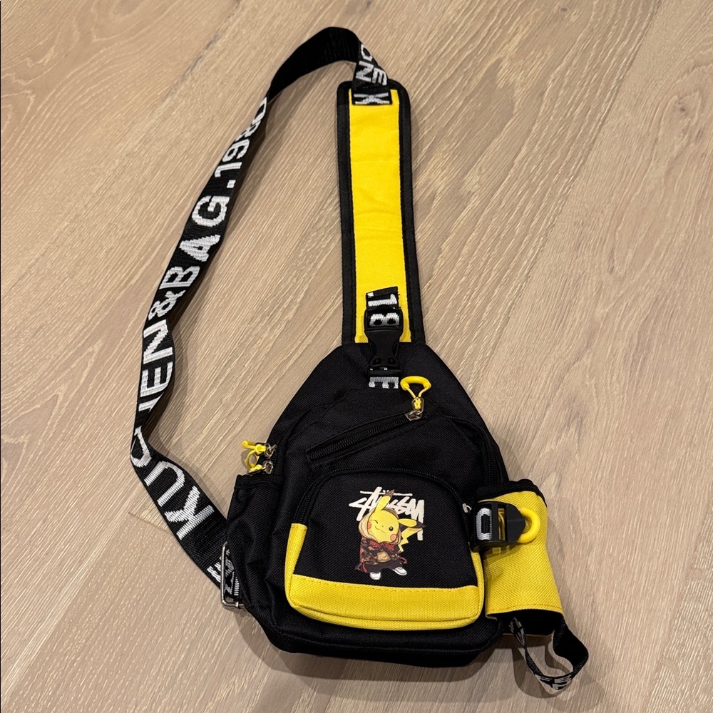 NWOT POKÉMON PIKACHU BLACK YELLOW SLING BAG